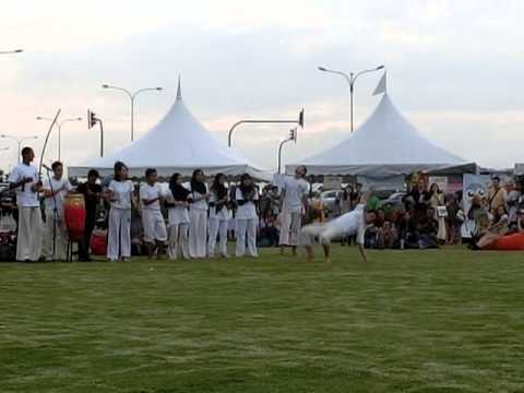 Cool capoeira moves at churpout event