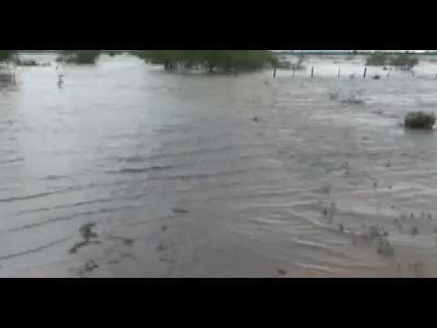 Inundaciones en San Cosme y Damián: el agua avanza y cubre caminos