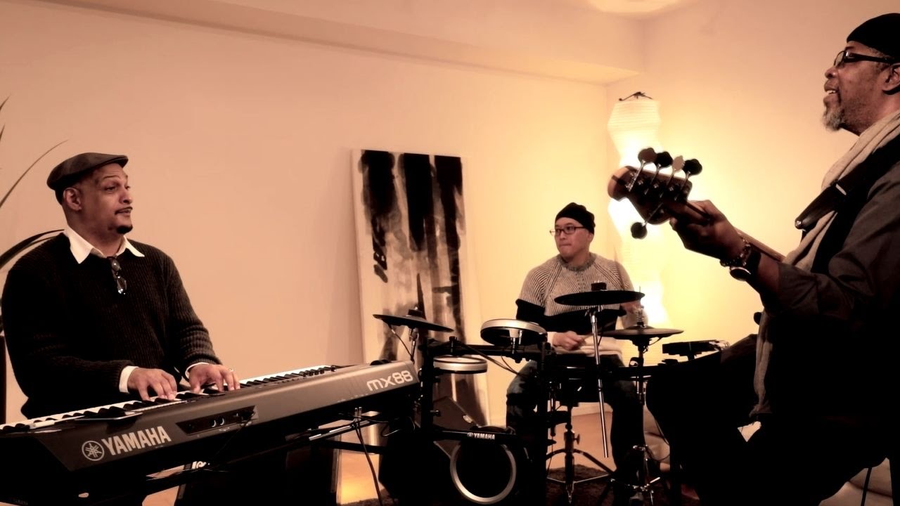 Yamaha MX88 BK 88-note Keyboard Synthesizer w/MOTIF sounds - Black