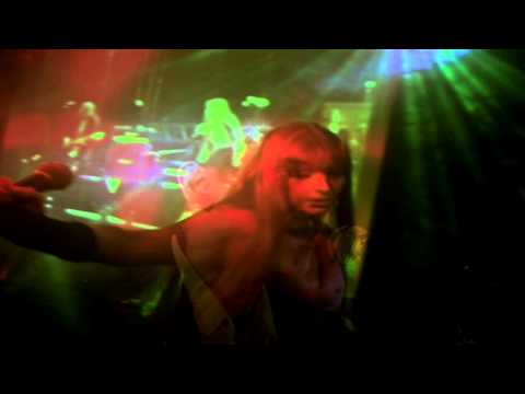download lagu mp3 mp4 Follow The Sun Wear, download lagu Follow The Sun Wear gratis, unduh video klip Follow The Sun Wear