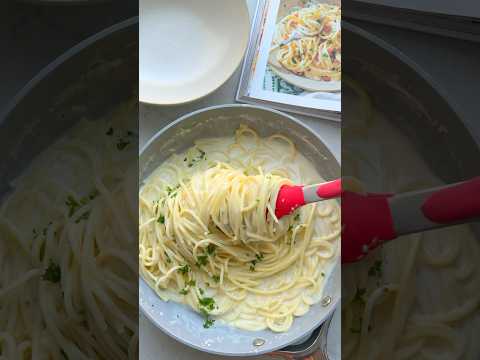 Spaghetti with yogurt sauce