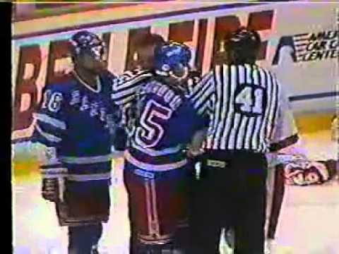 Mark Messier vs Vladimir Konstantinov Nov 25, 1995