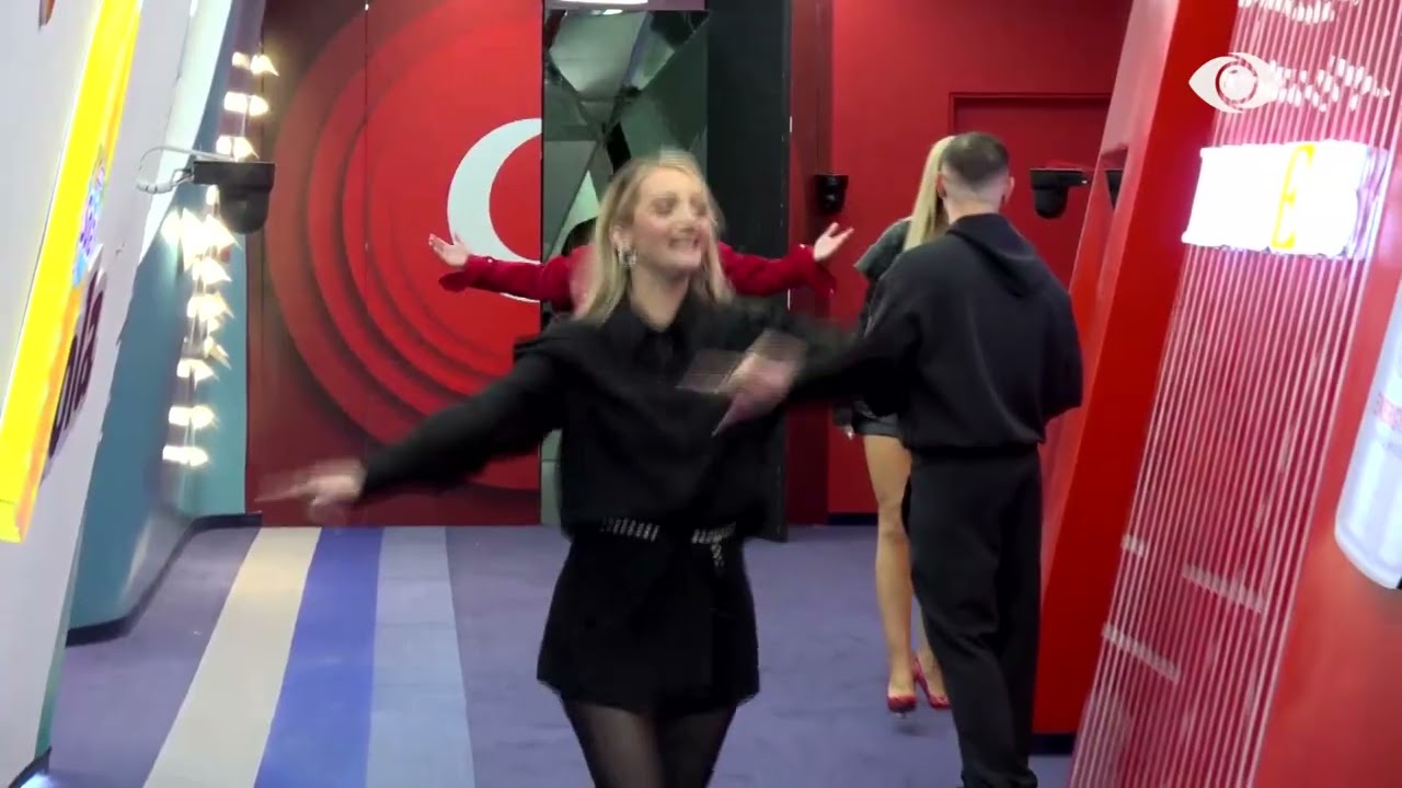 Mal, Miri, Brikena dhe Selin përfundojnë xhiron me makinë, takohen me banorët e tjerë