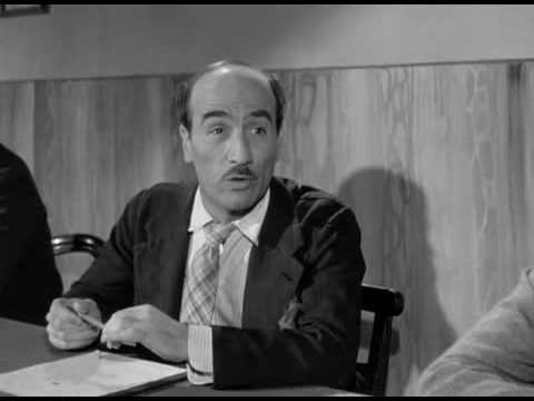 Don Camillo e Peppone -  la maestra Cristina e la sua bandiera. Al comune...