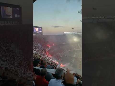 "" Barra: Los Borrachos del Tablón • Club: River Plate