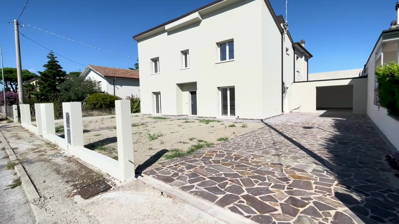a Lagosanto, Casa in Bifamiliare completamente ristrutturata con Giardino e Garage