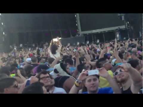 Calvin Harris plays "Feel So Close" @ EDC NY, 5/19/12