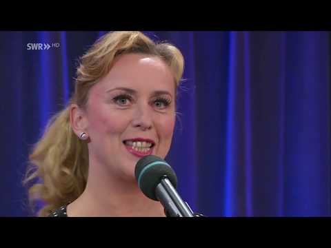 Martina Brandl bei Freunde in der Mäulesmühle - Kabarettprogramm "Irgendwas mit Sex"