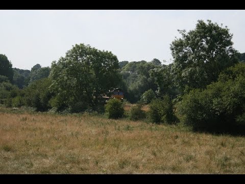 DB cargo 66076 thrashes out of Lewes working 7V00 1009 Newhaven Day Aggregates to Acton T.C