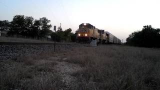 preview picture of video 'UP northbound autorack at Caldwell, TX - 4.14.2013'