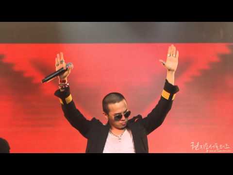 [Fancam] G-Dragon 110805 Hand Up @ Super Traxx [Gd-supporters]