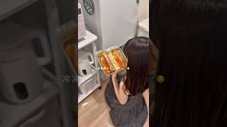 【ひとり暮らしのおうちごはん🍚】激ハマり中で激推しの冷凍鍋スティック🍲🤤♥️