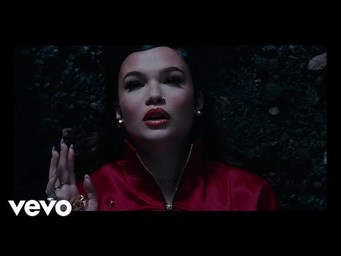 Lola Young - 6 Feet Under (Official Video)