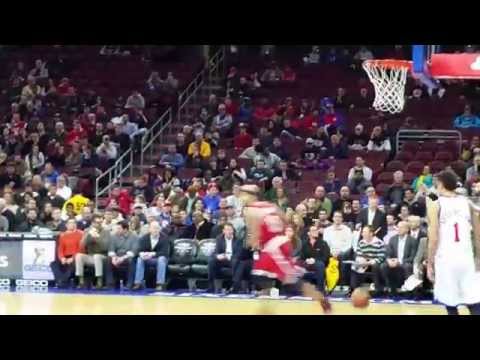Jerryd Bayless Dunk vs. Sixers 1/7/15