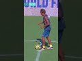 Neymar dances with the opponent 🕺