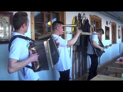 die Mitterdorfer beim Strossegg Wirt