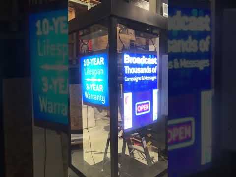 , title : 'LED Mini Poster and LED Pro Poster in a storefront window - Nummax Display Innovation'