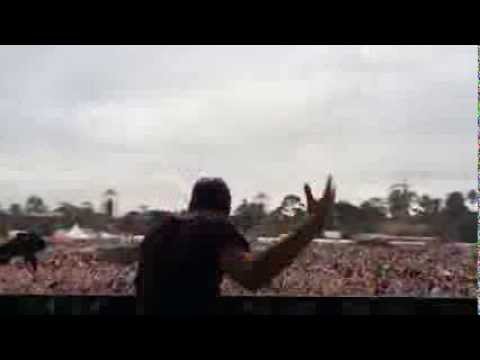 Alpharock - Drop The Guns, live played by Martin Garrix @ Future Music Festival