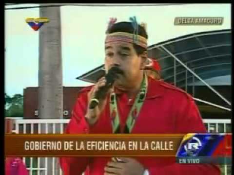 ¡Maduro a punto de caerse a trompadas con un señora del publico