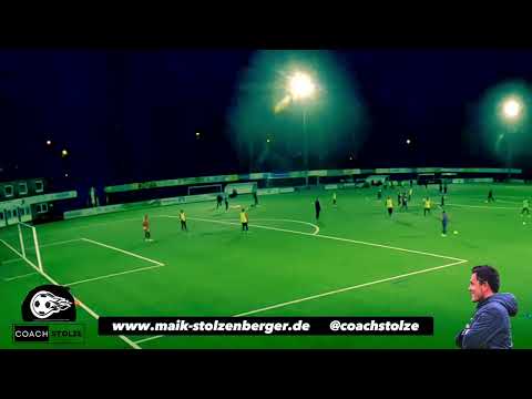 Fussballtraining: Spielform mit Umschaltspiel auf 3 gegen 2