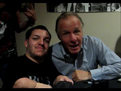 MIDGET(CHUCK LOVE) HANGS WITH JACKIE "THE JOKEMAN" MARTLING