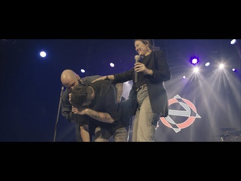 Rayden - Live in La Riviera 3: Pequeño torbellino (feat. Mäbu)