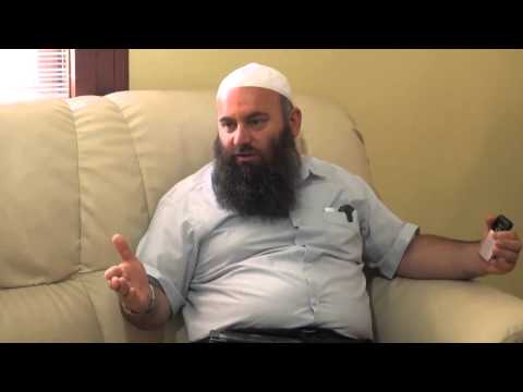 A lejohet të shikohen ndeshjet futbollistike në bastore? - Hoxhë Bekir Halimi