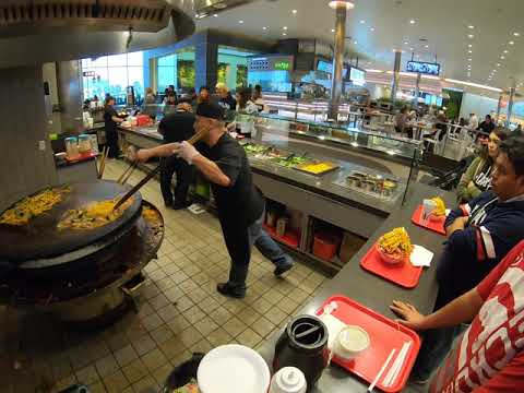 Noah Liyao no shopping del amo em torrance com tita pat e tito gus.(2)