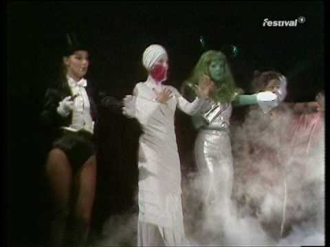 Bobby 'Boris' Pickett & the Cryptkickers / Pan's People - Monster Mash