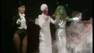 Bobby 'Boris' Pickett &amp; the Cryptkickers / Pan's People - Monster Mash