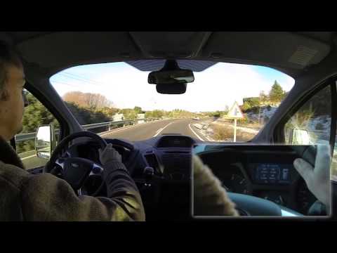 Ford Tourneo Custom. Conducción por carretera de curvas