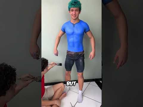 This guy came to the mall in painted clothes 🤯