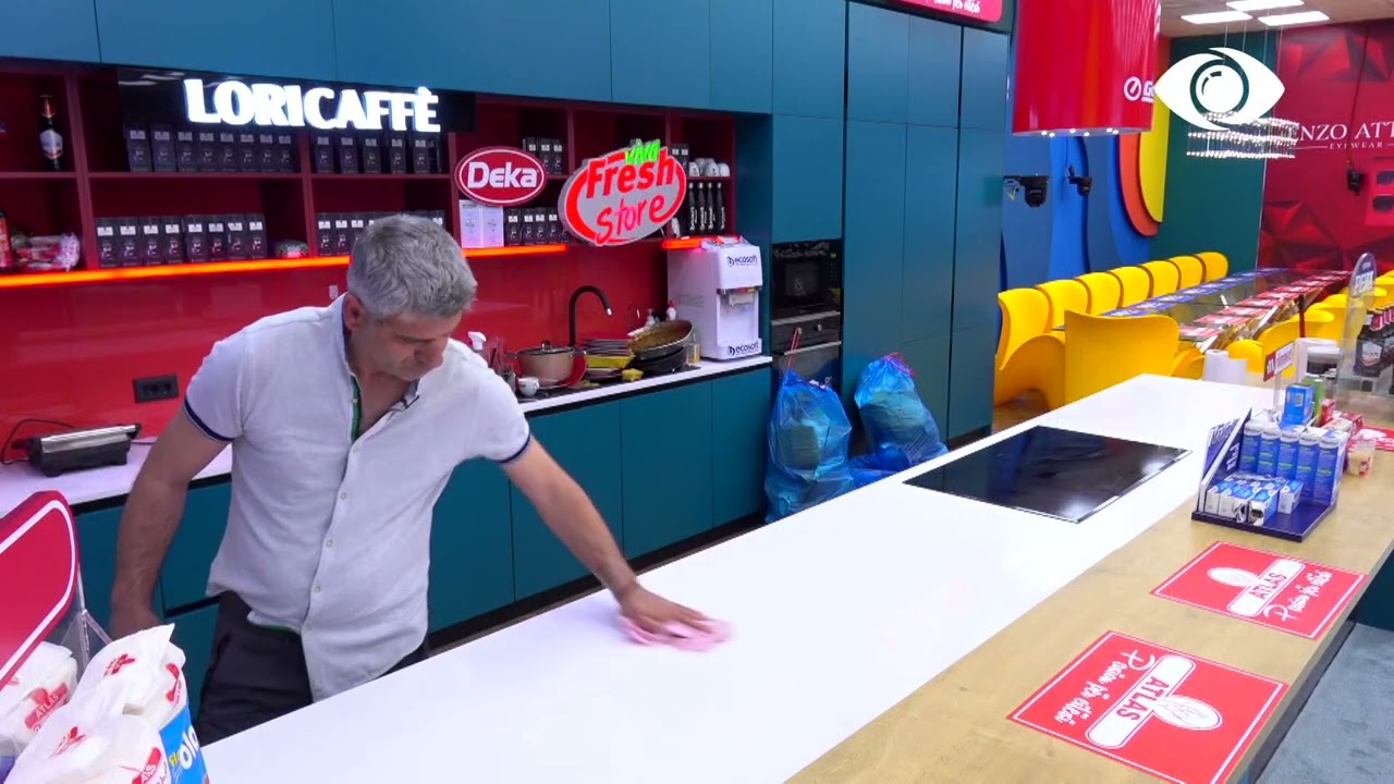 Qetsori pastron shtëpinë