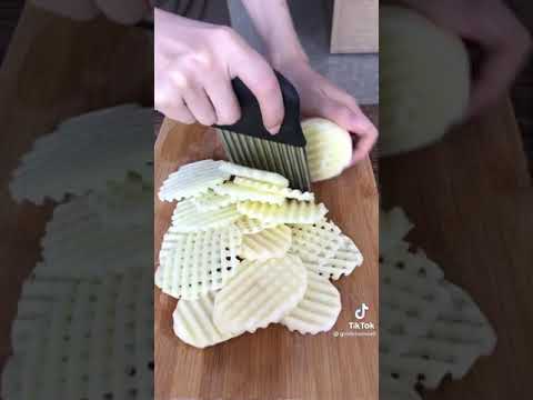 Cutting waffle fries