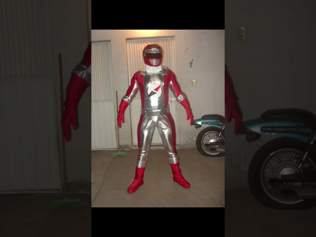 Vídeo relacionado con Funidelia Disfraz Oficial Power Ranger Rojo para niño, Incluye mono, cinturón y media máscara, Superhéroes - Traje para niños para fiestas, Carnaval y Halloween - Talla 7-9 años