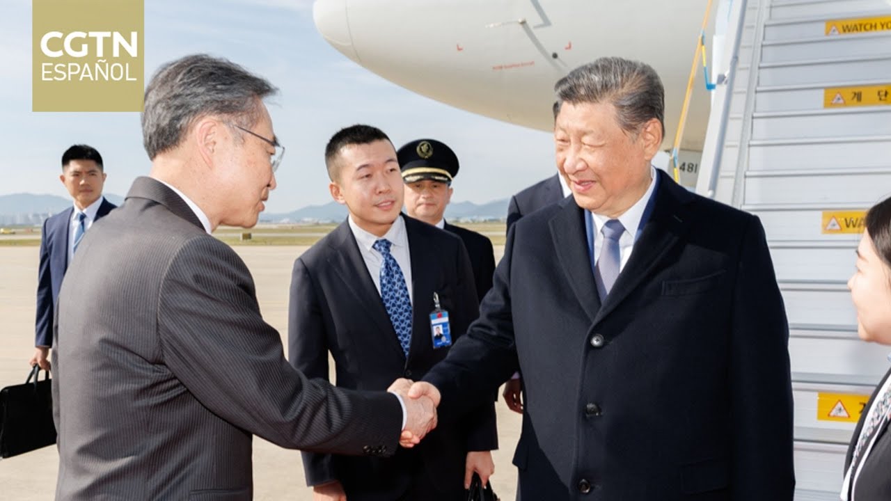 Xi Jinping llega a Busan para una visita de Estado y de la Reunión de Líderes Económicos del APEC