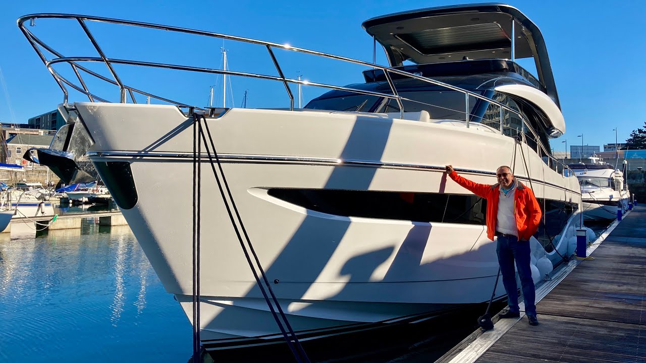 Exclusive Yacht Tour: Princess Y72