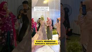 Download lagu touching moment when the bride gives flowers to her best friend ‼️ #bestfriend #crying #marriage ... mp3