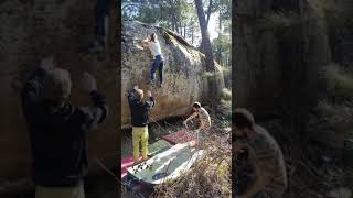 Video thumbnail de Mambo de hombro, 7a+. Albarracín