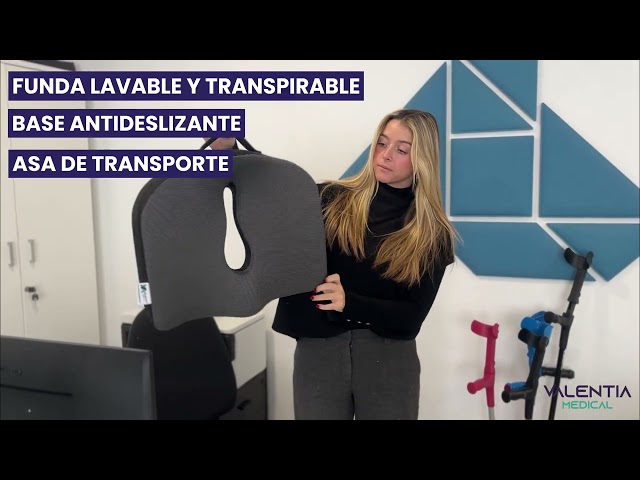 Vídeo relacionado con VALENTIA MEDICAL Cojin Viscoelastico Coxis Firmeza Suave Ergonómico para Silla Oficina Gaming y Coche con Base Antideslizante Funda Lavable Asiento Antiescaras para Dolor Lumbar