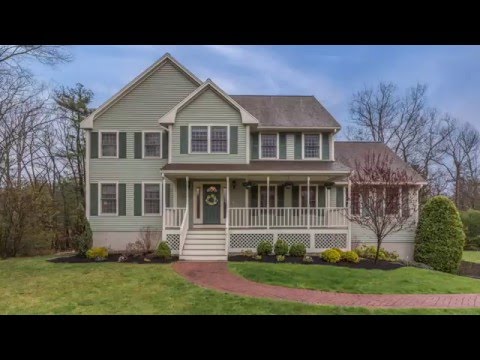 8 Olde Coach Rd, North Reading MA - Lisa Santilli - Tel 978-660-3506