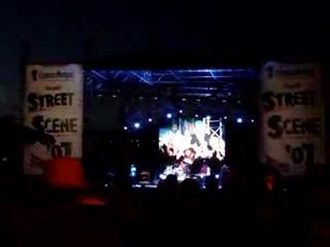 2007/09/23 Clothes Off - Gym Class Heroes Street Scene