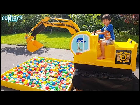 Jason вози прави багер!