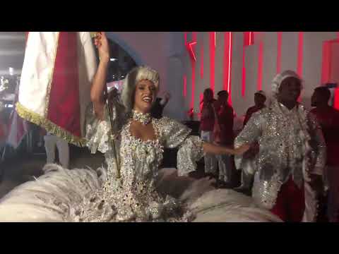 Casal do Salgueiro dança com o samba de 1972 do Salgueiro