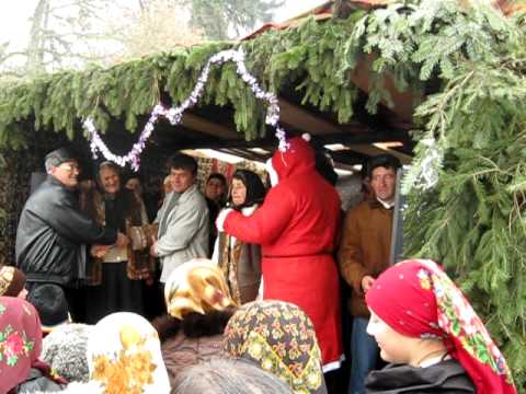 GAC Valeni: Traditii de Craciun in comuna Valeni, judetul Neamt - 25.12.2010 ( VIII )