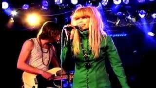 The Asteroids Galaxy Tour - The Sun Ain&#39;t Shining No More (Live on Fearless Music 2009)