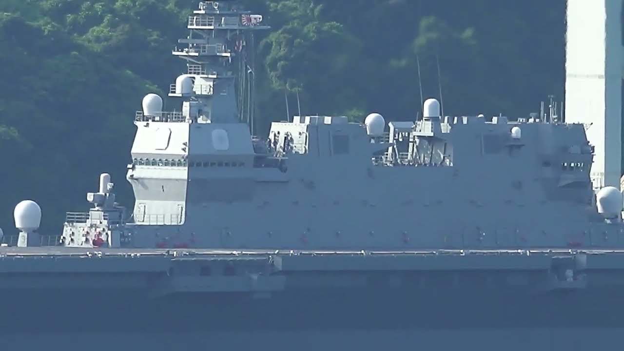 【発光信号】空母型護衛艦 かが「加賀」関門海峡西航　Japan Maritime Self-Defense Force　DDH-184　" Kaga "