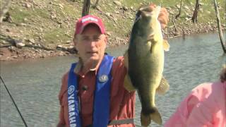 preview picture of video 'El Salto Adventures delivers TROPHY BASS!!  Csf 24 26 Bass'
