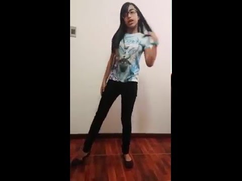 Chica de 12 años bailando 