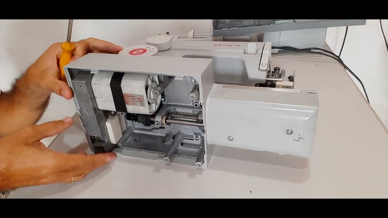 como desmontar a máquina de costura Singer Facilitar pro 4411